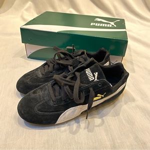 NIB Puma womenswear sneakers, Sz 6